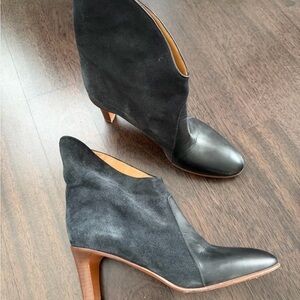 Chloe Elegant Black and Tan Heeled Boots